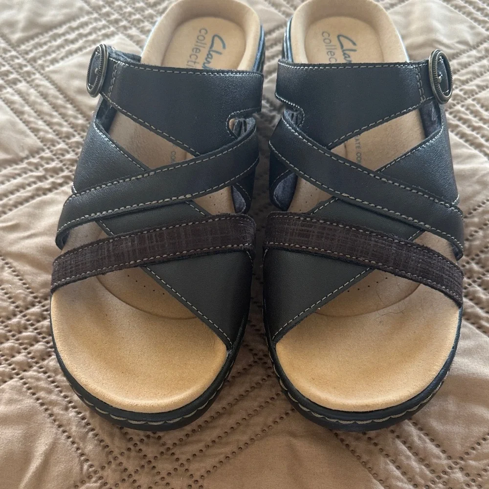 Clarks Women's Black and Brown Sandals - Picture 3 of 9